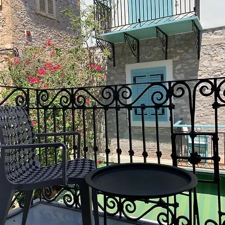 1830 Chateau Hotel *